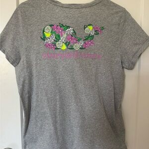 Vineyard Vines Woman Gray Tee with Floral Whale